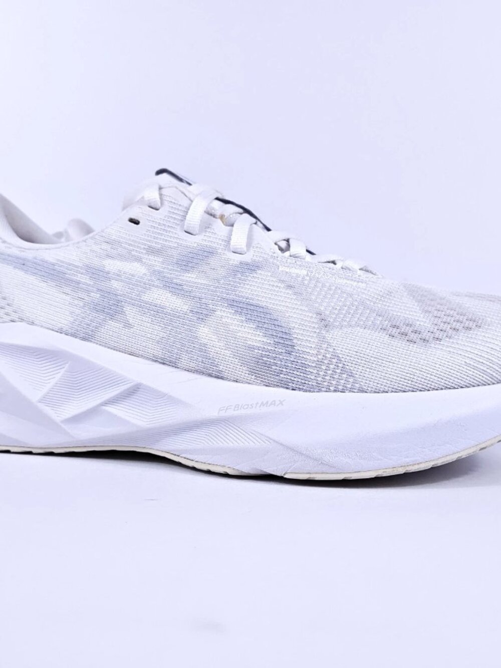 Asics NovaBlast 5 Mens 7 Max Cushion Neutral Lightweight Road Running Shoes